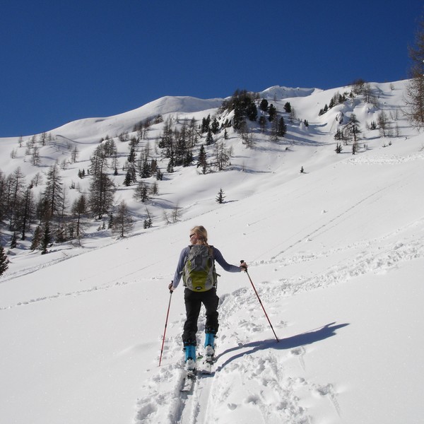 backcountry-skiiing-273032.jpg
