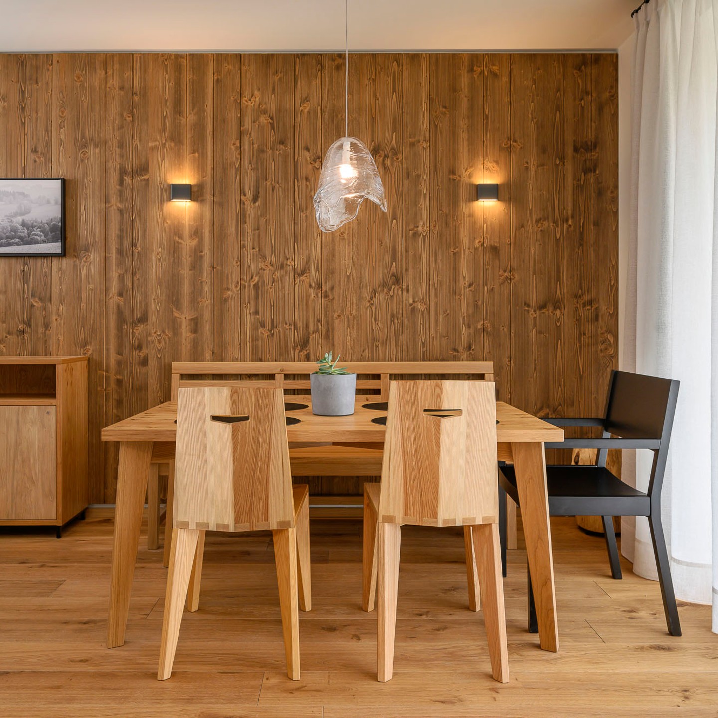 Dining table.jpg
