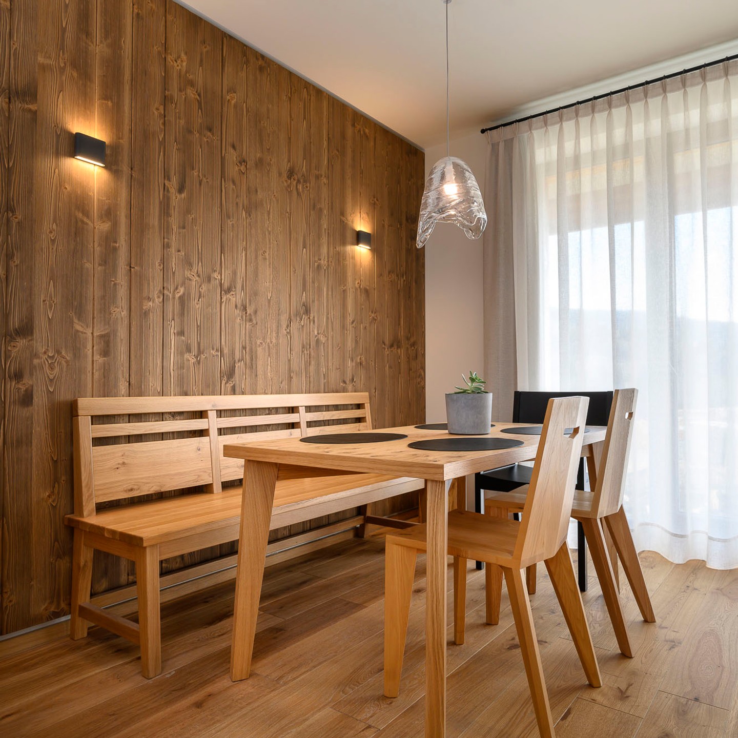 Dining table 2.jpg